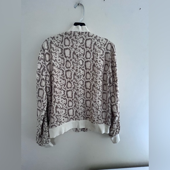 Equipment Femme Cream Snake Print Jacket Silk - Picture 6 of 8